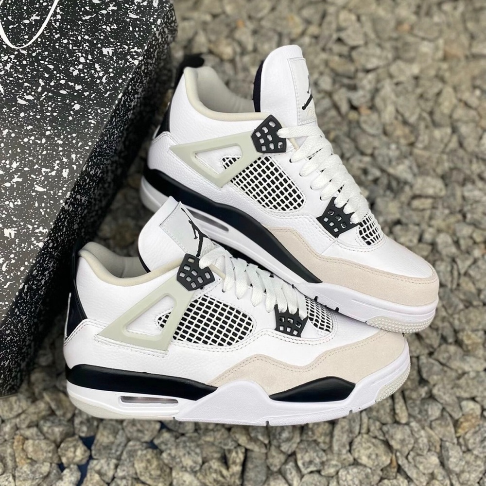 Air Jordan 4 Retro 'Military Black.